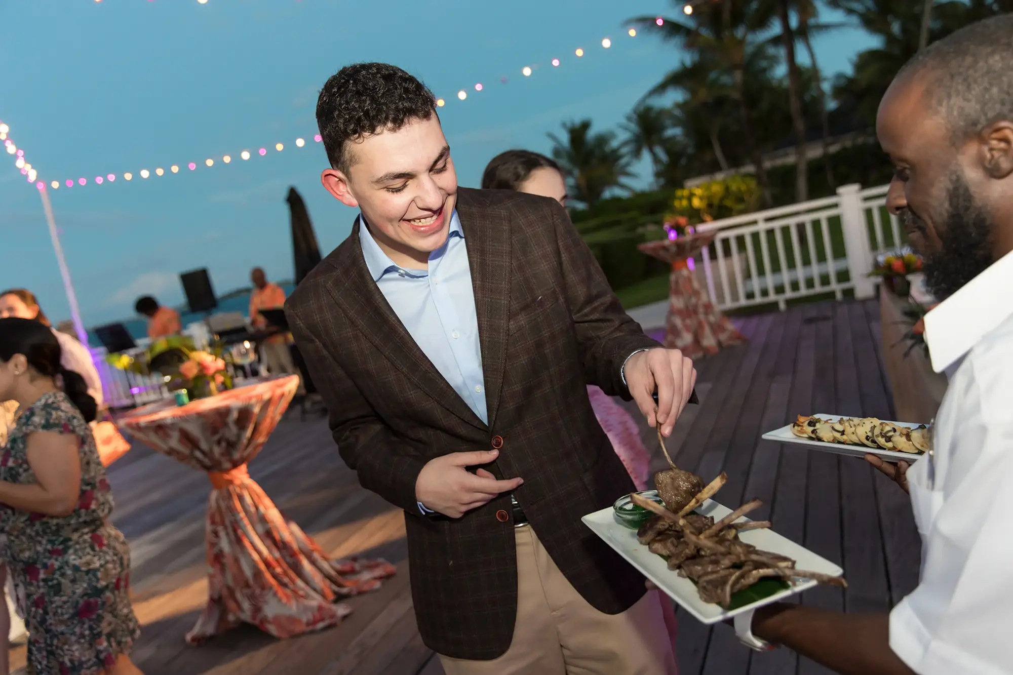 A Bahamas wedding dinner setup with elegant details